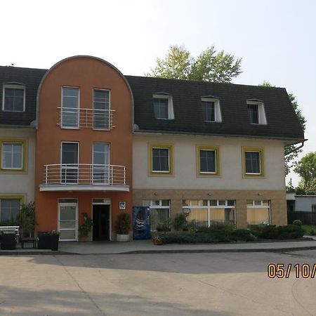 Hotel Ned Hockey Nymburk Ngoại thất bức ảnh