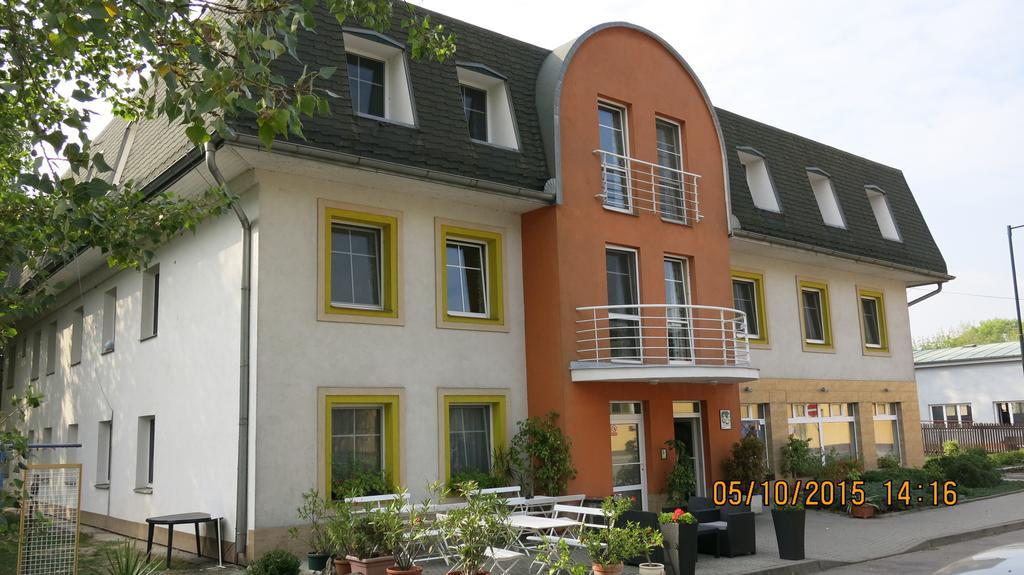 Hotel Ned Hockey Nymburk Ngoại thất bức ảnh